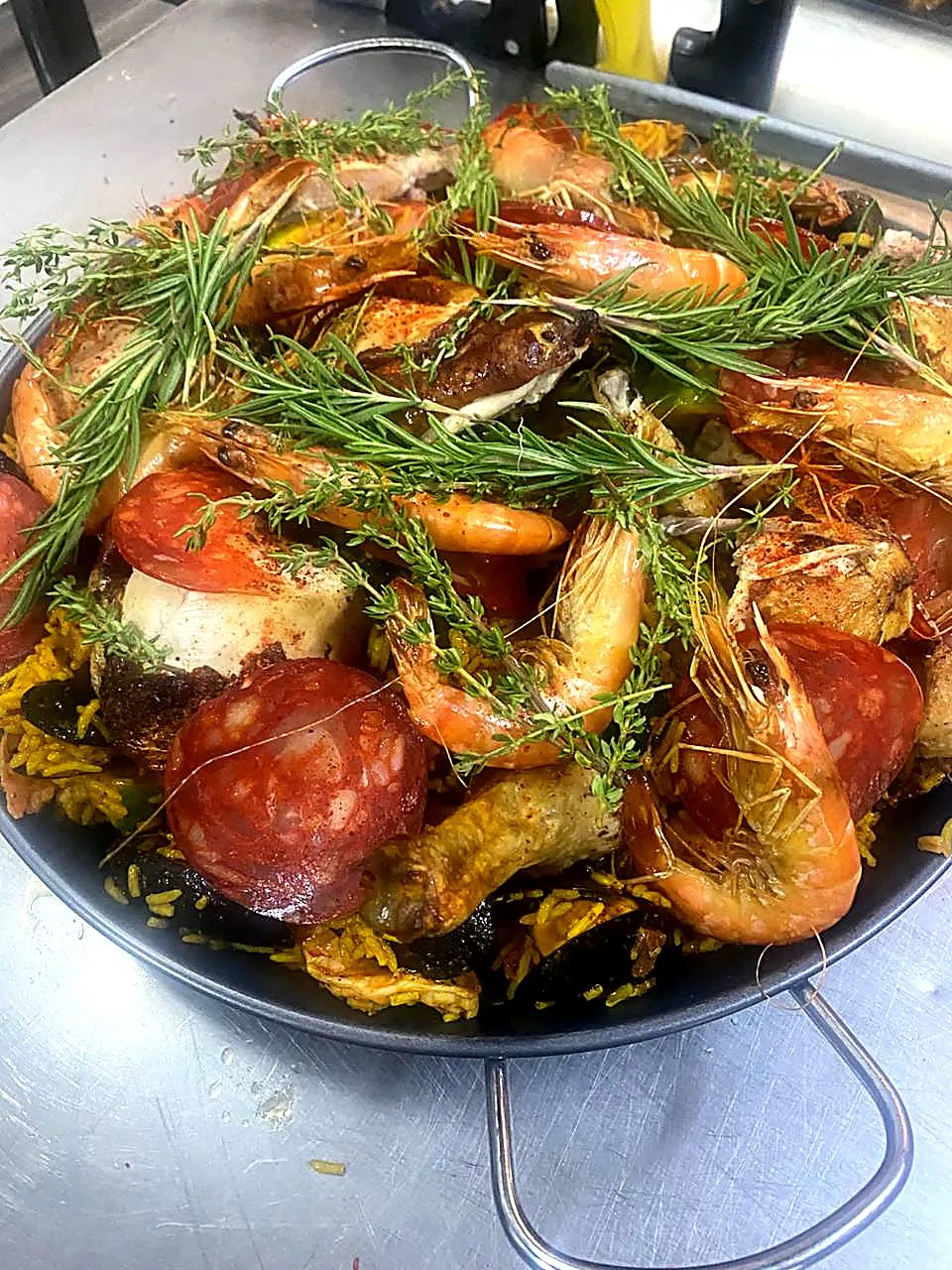 La paella géante du traiteur
