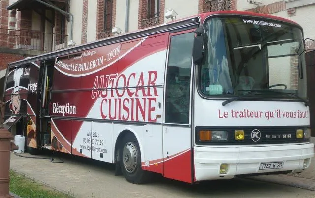 L'autocar-cuisine Le Pailleron, « Le traiteur qu'il vous faut »